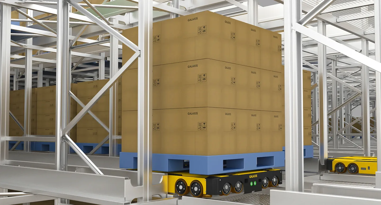 Sistema Galaxis FLASH-TP moviendo pallets en almacenamiento de alta densidad