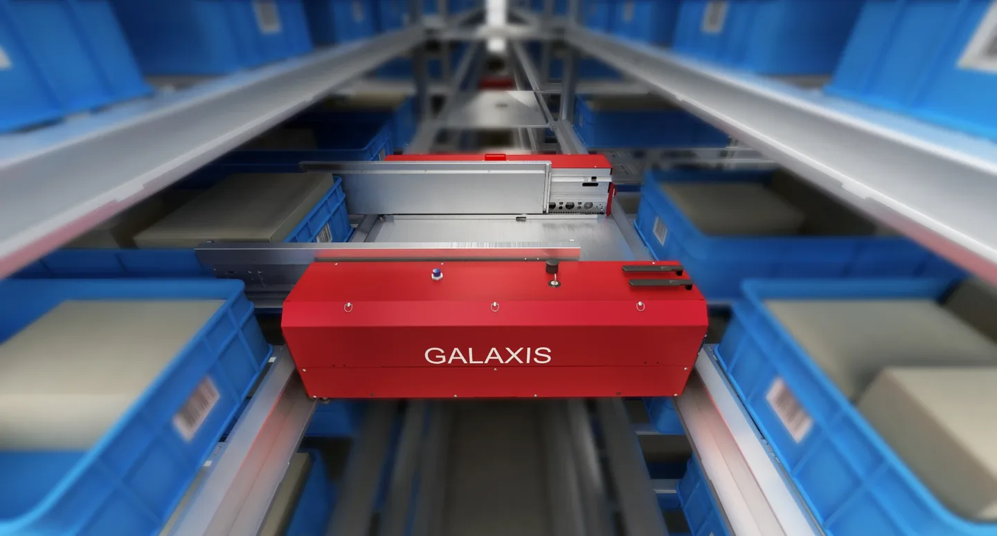 Shuttle Galaxis FLASH operando entre contenedores en una estantería automatizada